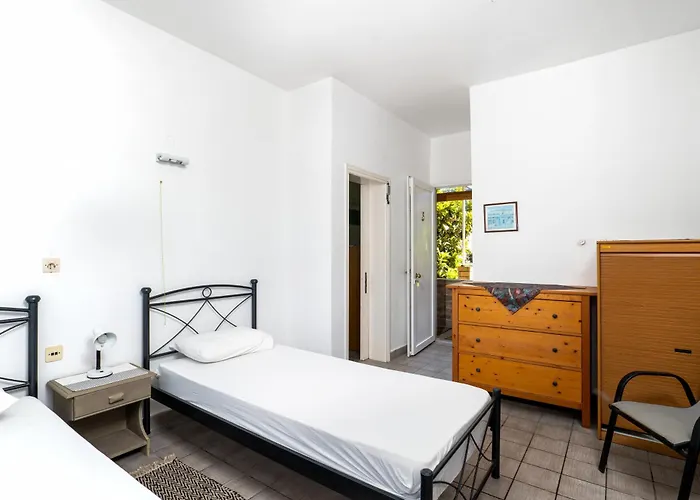 Varagoulis Giannis & Lenas Apartments