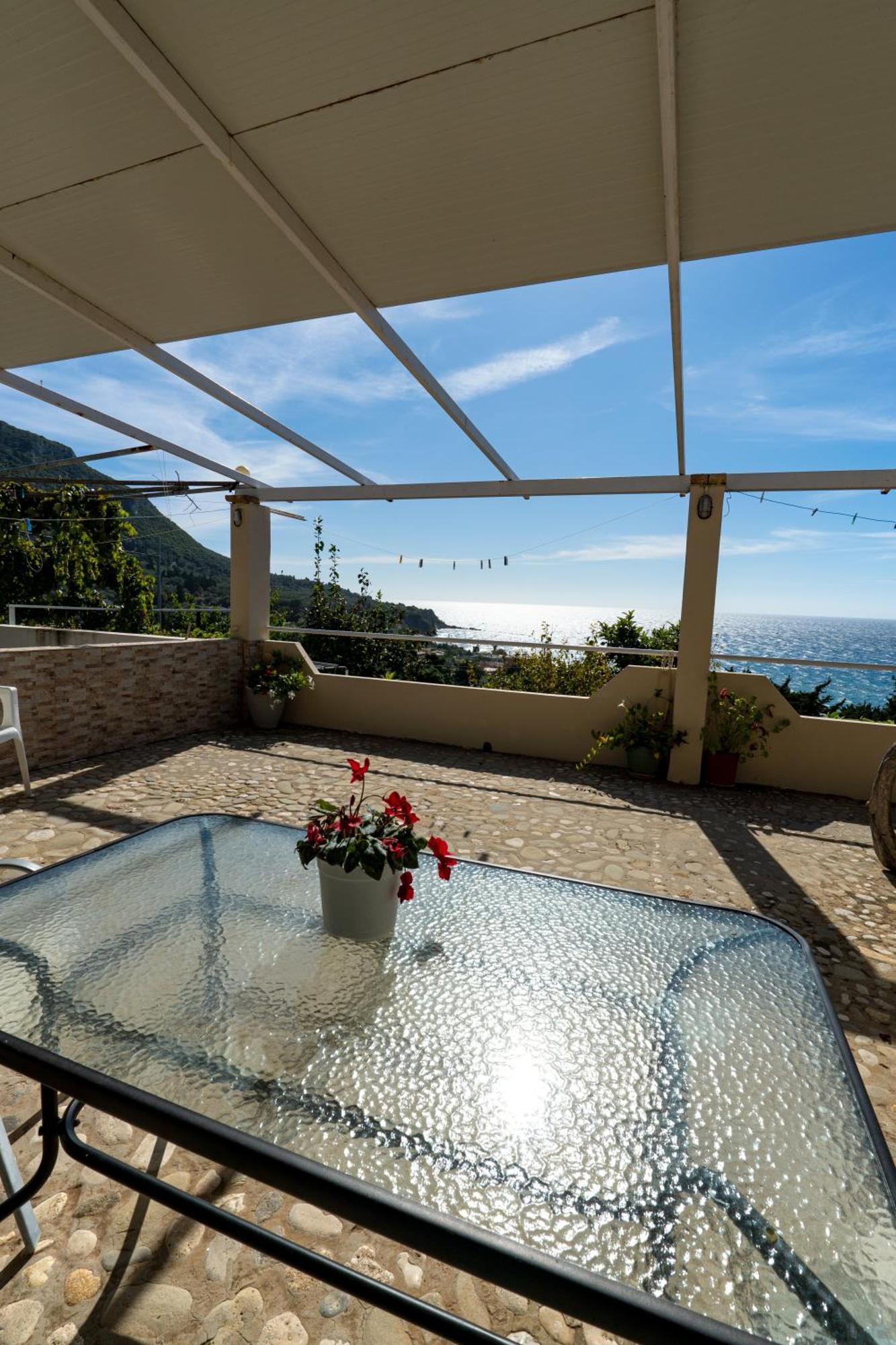 Varagoulis Giannis & Lenas Paramonas (Corfu)
