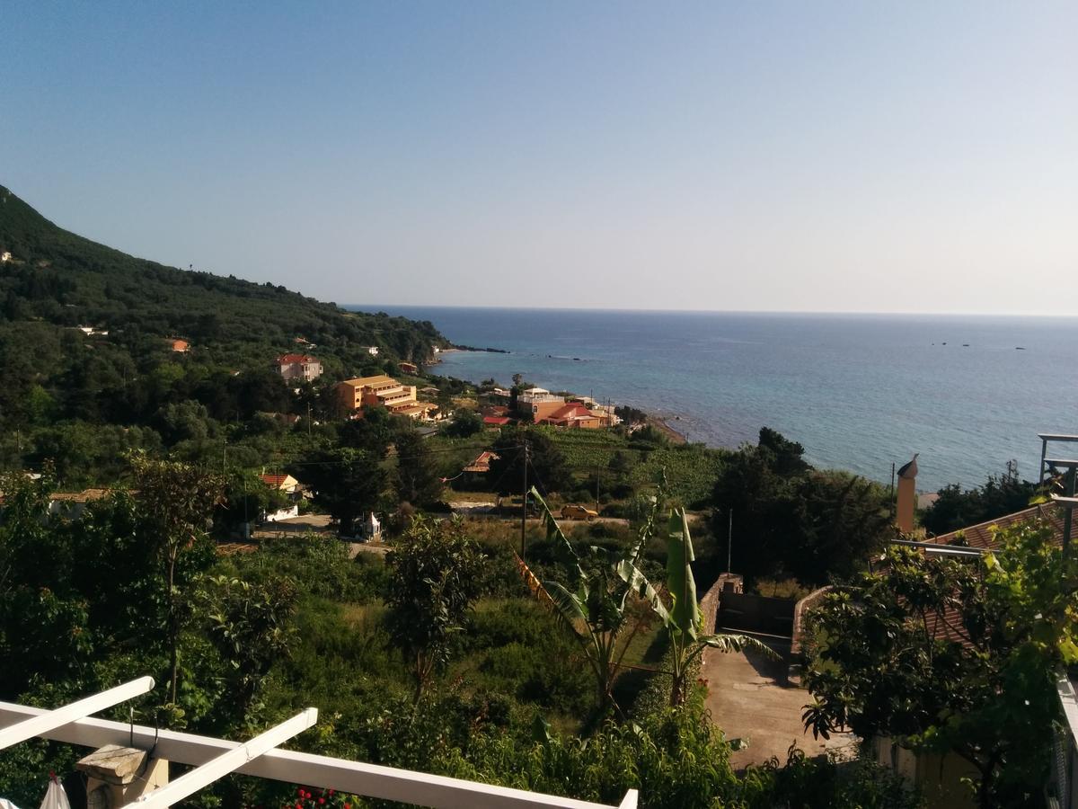 Varagoulis Giannis & Lenas Paramonas (Corfu)